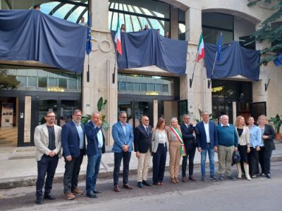 Il teatro D’Annunzio si rinnova, inaugurata la nuova iscrizione marmorea